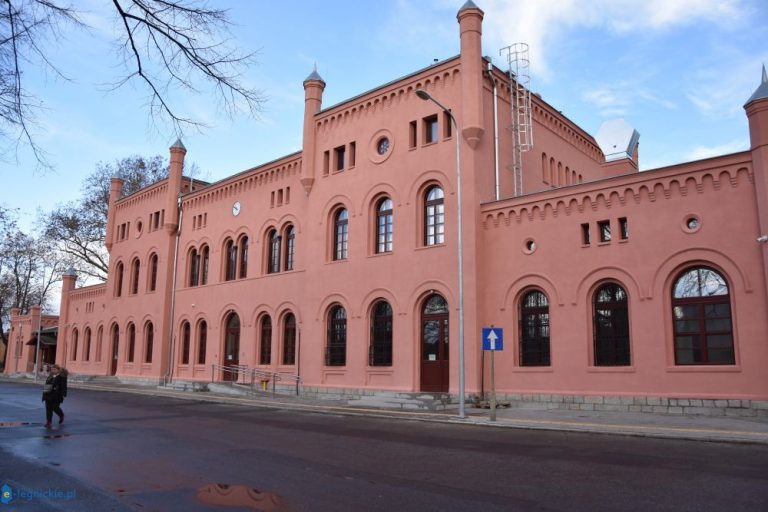 Kolejne dworce PKP odzyskują dawny blask