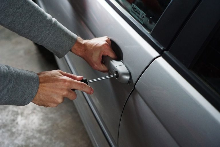 Jak ochronić auto przed kradzieżą?