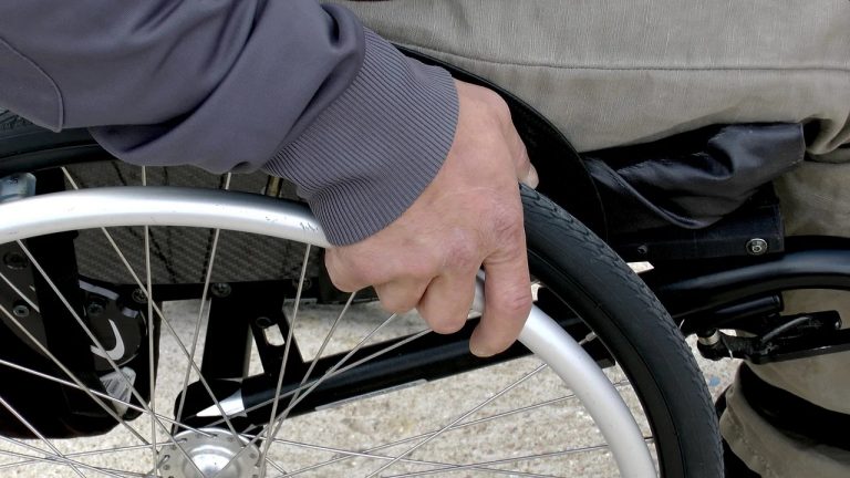 Są pieniądze dla osób niepełnosprawnych, które chcą otworzyć działalność. Nawet 70 tys. zł!