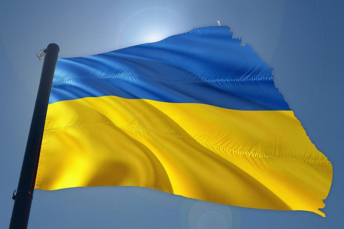 Flaga Ukrainy na maszcie